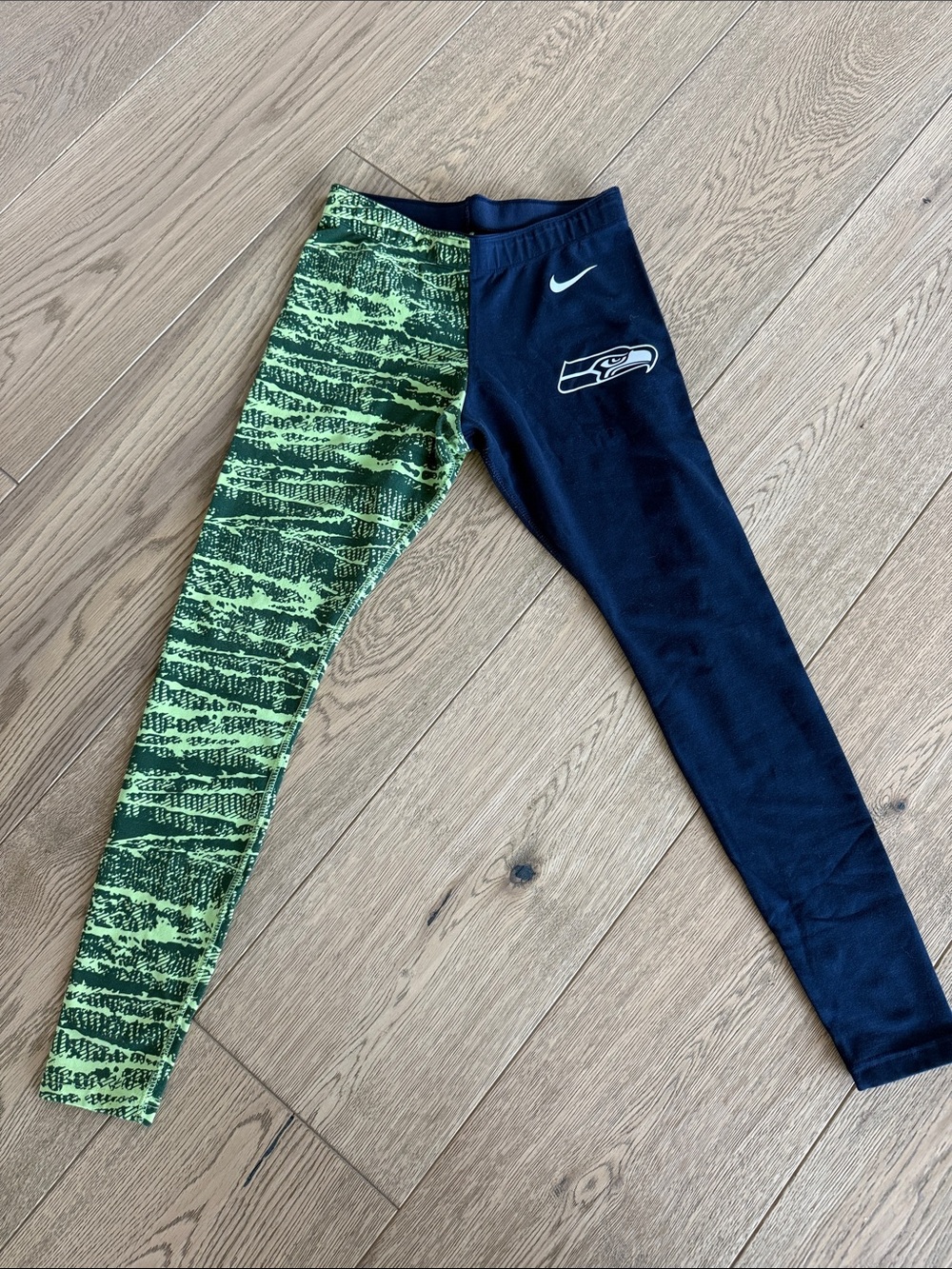 Nike Women’s Seattle Seahawks Two-Tone Green/Blue Leggings